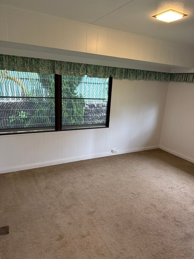Building Photo - 3 Bedroom 2 Bath Single Family Home with Pool