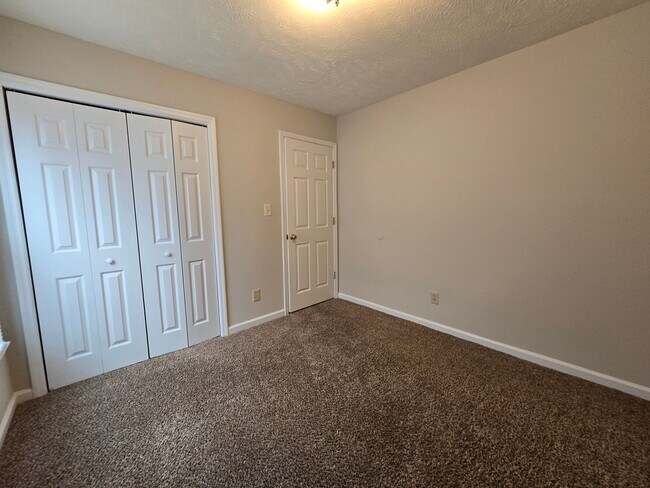 Building Photo - 6850 Shawcross Ln
