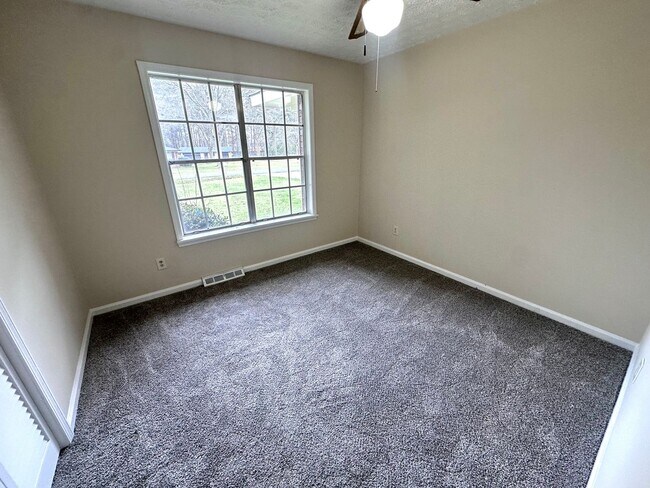 Building Photo - 3 Bedrooms, 2 Bathroom - House in North Rome!