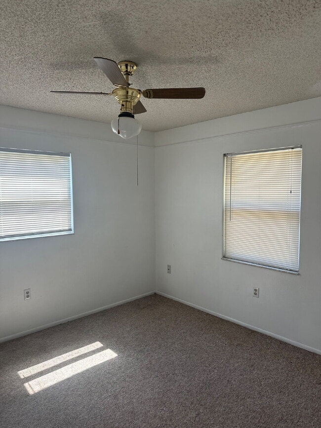 Building Photo - Cute 2 Bedroom, 2 Bathroom, 1 Car Garage h...