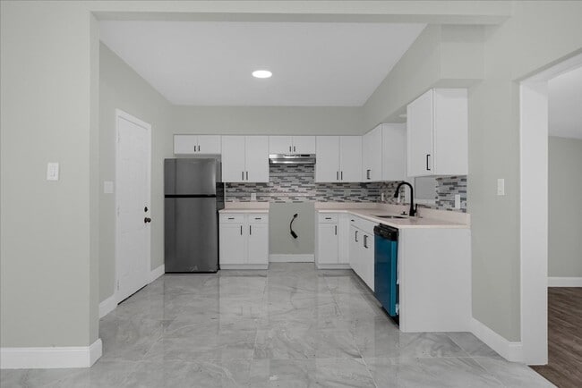 Building Photo - Fantastic 3 Bed / 2 bath Home - Section Eight Accepted