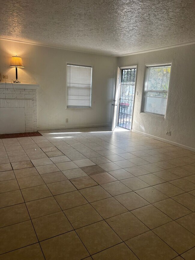 Building Photo - 3361 E McKinley Ave