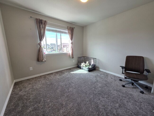 Building Photo - Fully Finished Corner-Lot Home with Mounta...