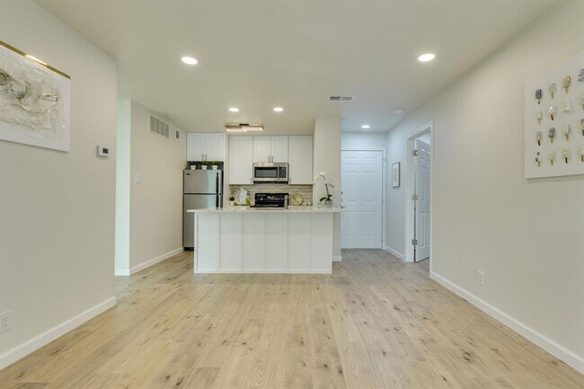 Building Photo - 8888 Tallwood Dr