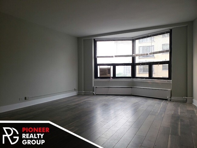 Building Photo - High rise in Lakeview East