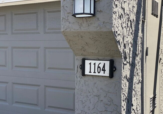 Building Photo - CAMPBELL - Spacious townhome with central ...