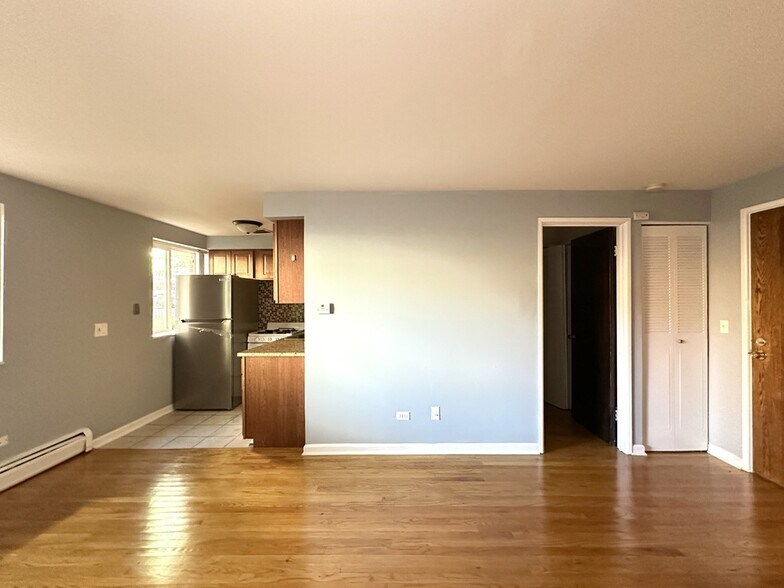 Building Photo - 5820 N Sheridan Rd