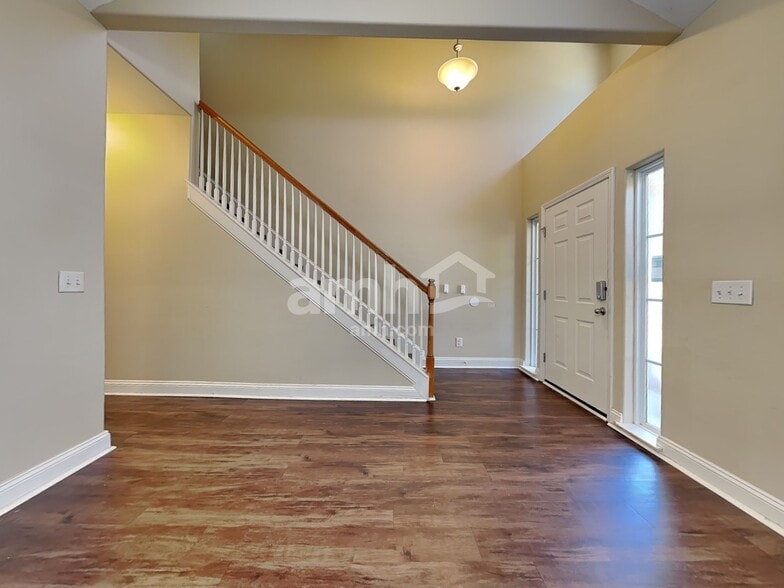 Building Photo - 830 Hyacinth Cir