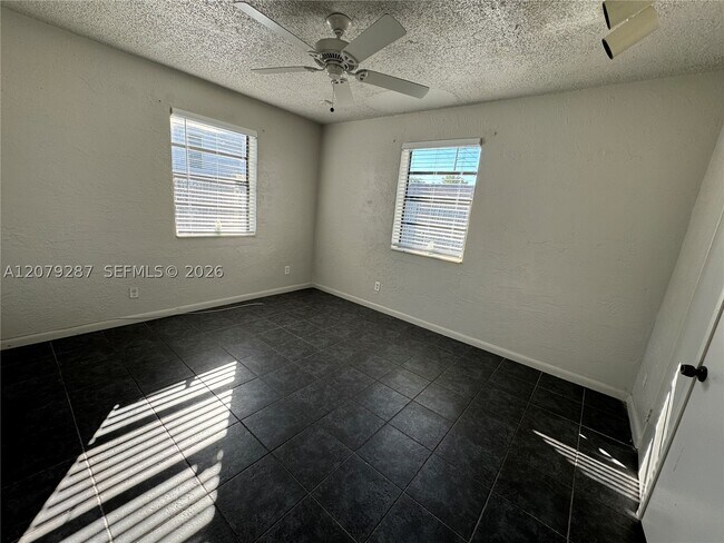 Building Photo - 2105 Monroe St