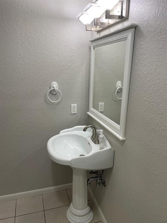 Building Photo - 300 Evergreen Cir