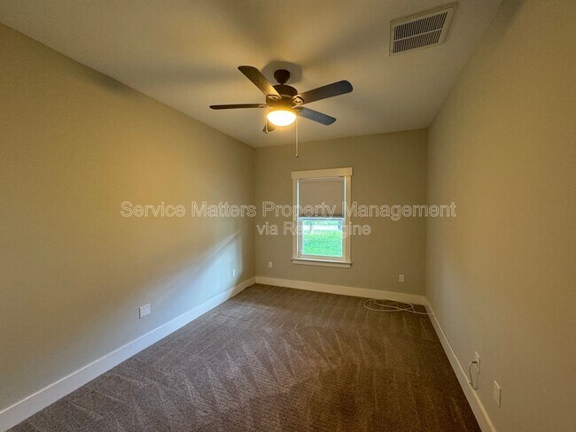 Building Photo - 1416 E Baars St