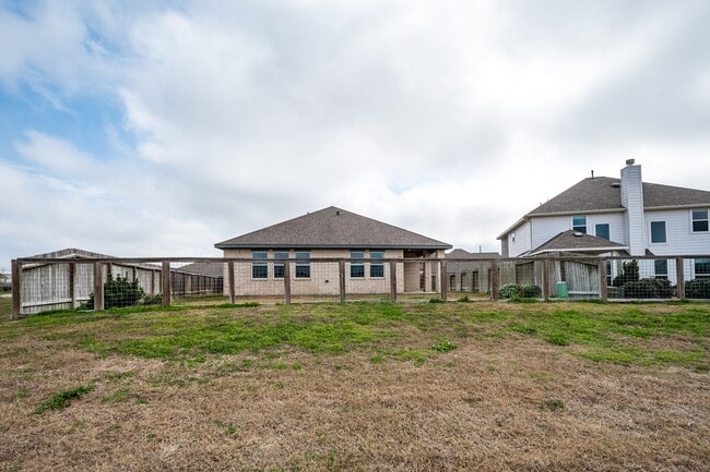 Building Photo - 14231 Angelina Dr