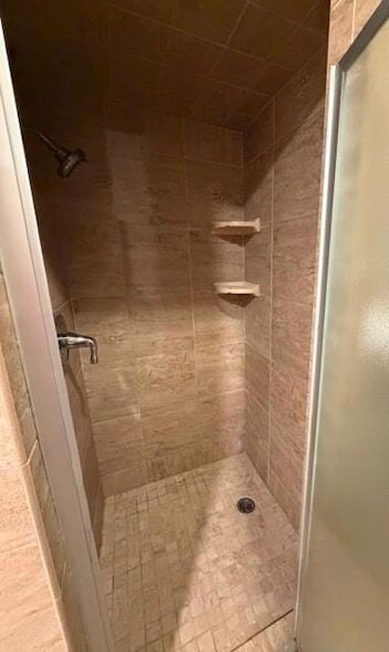 Building Photo - 1402 W Pecan Ave