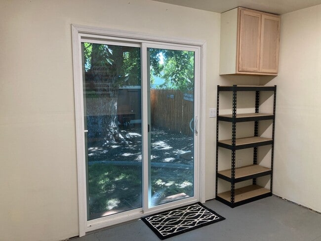Building Photo - Kennewick Location w/a Country Flare!