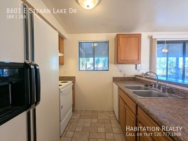 Building Photo - 8601 E Stearn Lake Dr