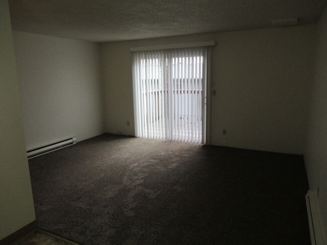 Building Photo - Two Bedroom Townhouse in Quiet Neighborhood