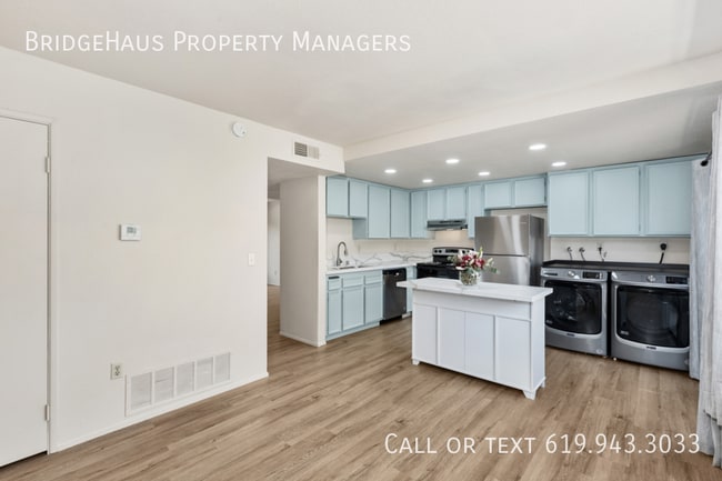 Building Photo - 7831 Rancho Fanita Dr
