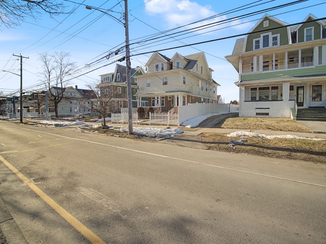 Building Photo - 1872 North Ave