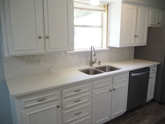 Building Photo - 3 Bed - 2 Bath in Denton