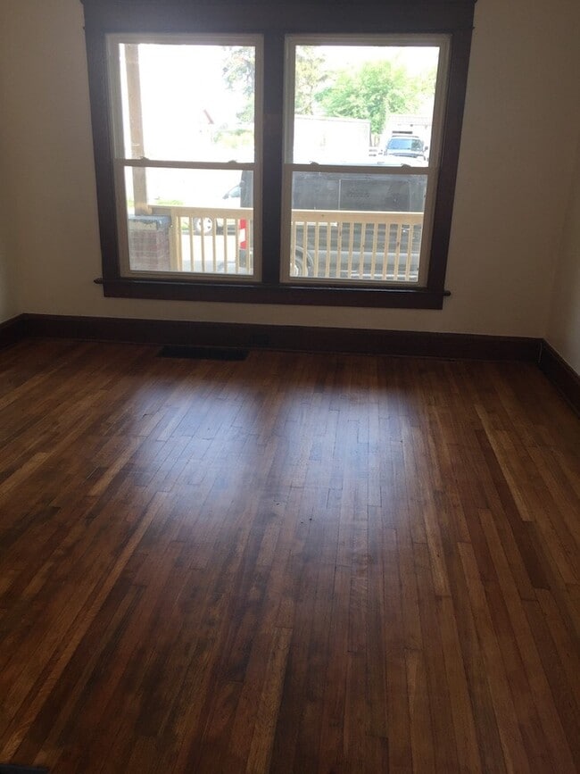 Building Photo - 258 E 29th St