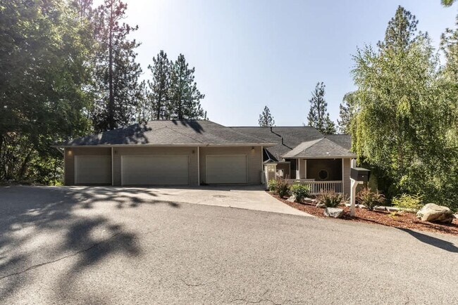 Building Photo - 3228 E Fernan Terrace Dr
