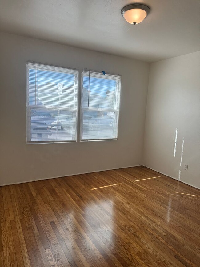 Building Photo - 1 Bedroom 1 bath apartment