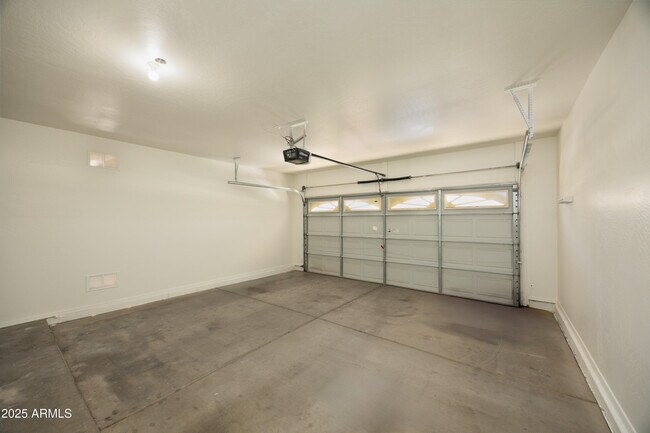 Building Photo - 18546 E Oak Hill Ln