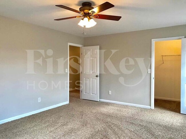 Building Photo - 6176 Fox Run Ln