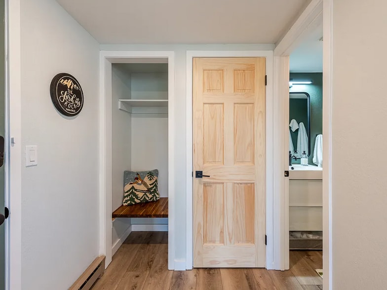 Building Photo - 267 Lake Dr