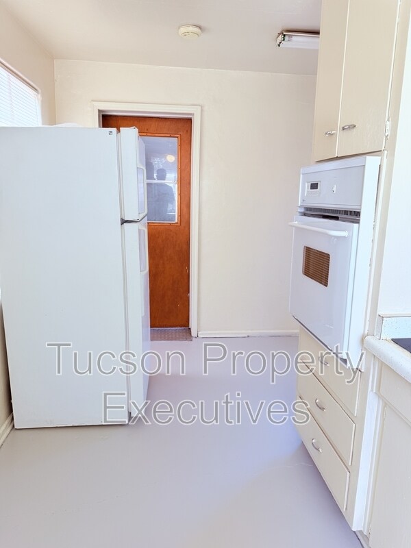 Building Photo - 3274 E Benson Hwy