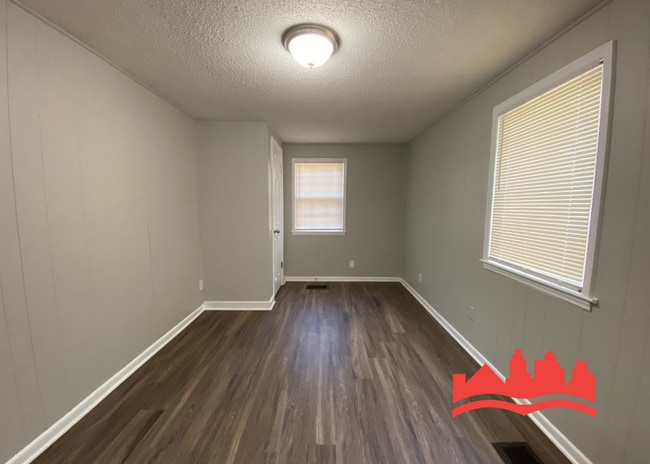 Building Photo - 956 Goodman St