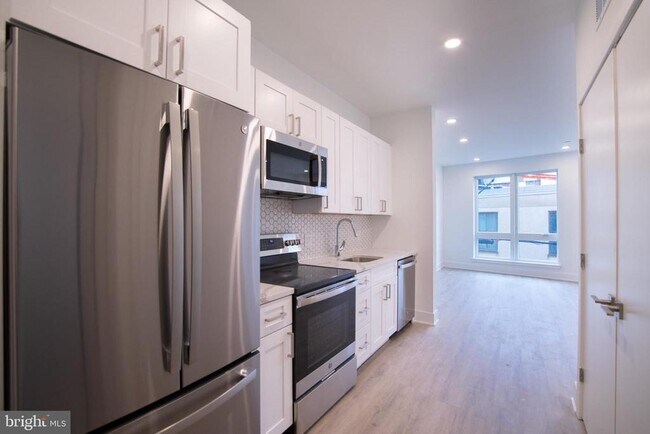 Primary Photo - 1325 N Lee St