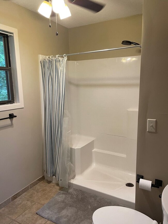 Building Photo - FOR RENT - 2BED/1BATH near WCU