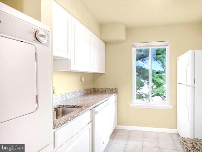 Building Photo - 4709 Tecumseh St