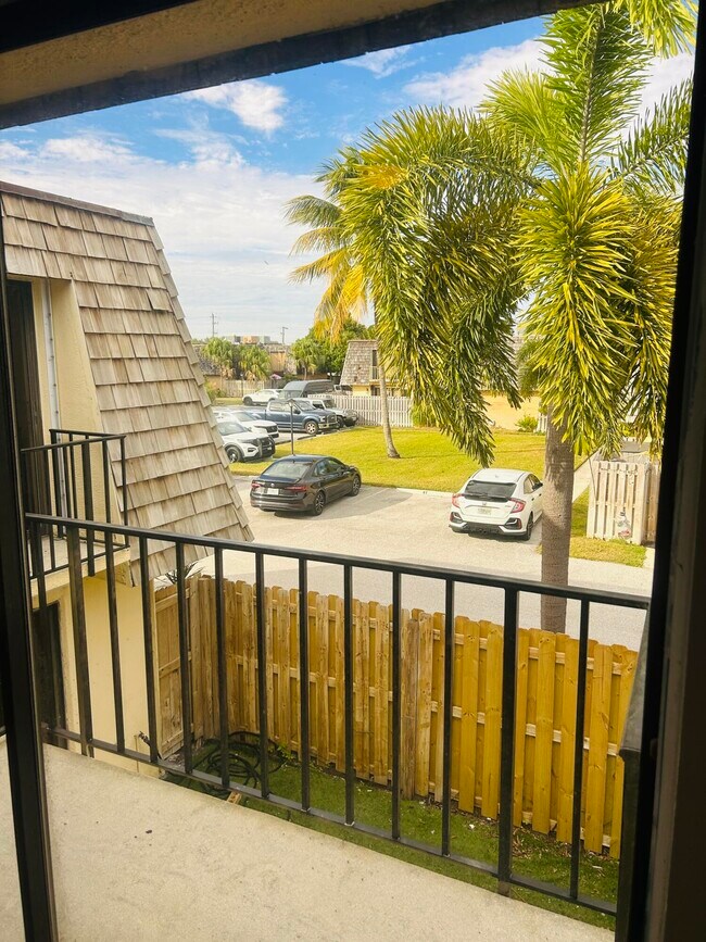 Building Photo - 31 Lake Arbor Dr