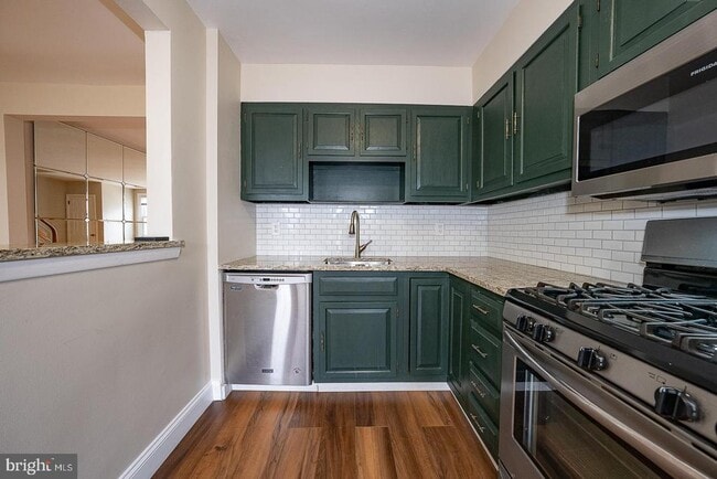 Building Photo - 130 Ivy Ct