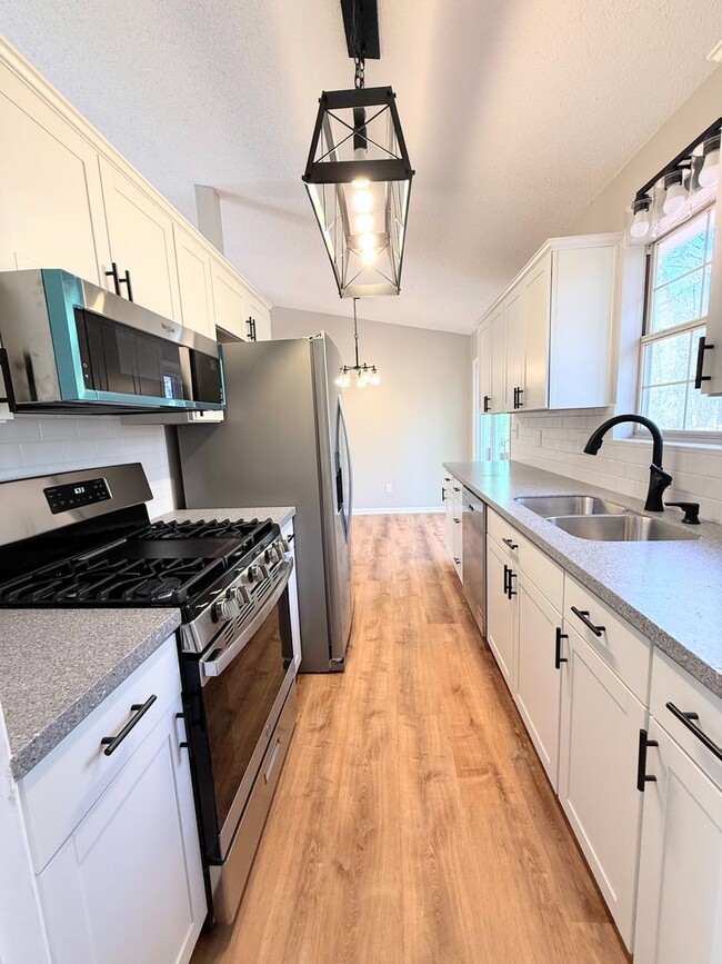 Building Photo - Located in Carrollton!!!