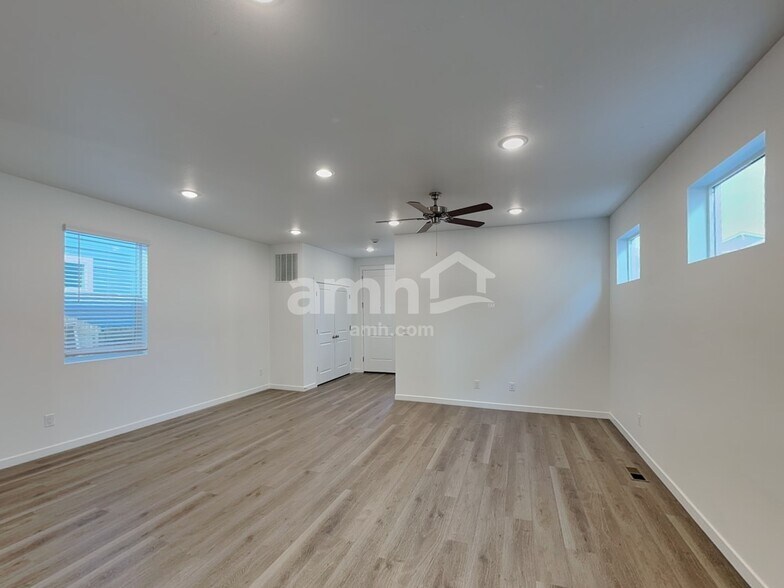 Building Photo - 23553 E 3rd Pl