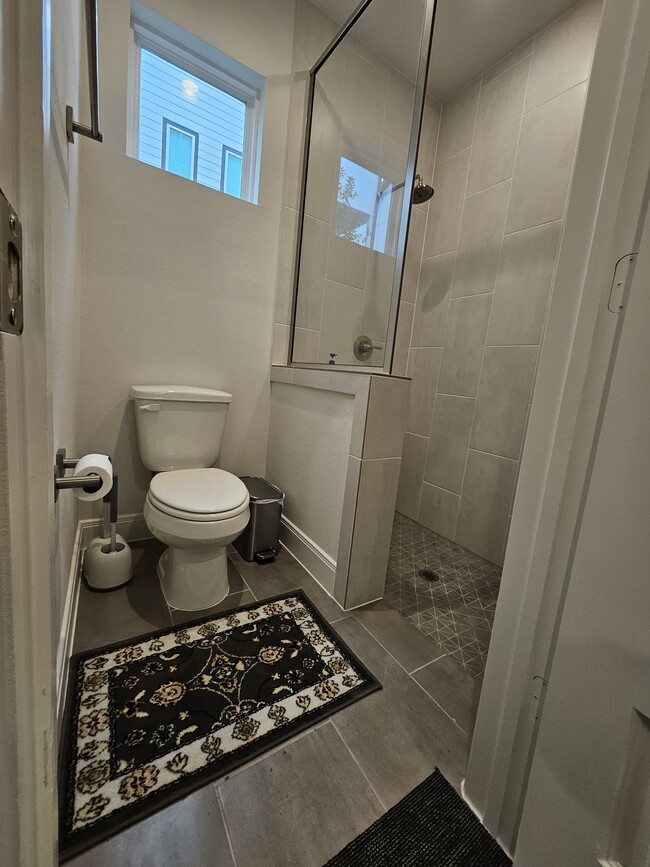 1st floor bedroom / airbnb - 2720 Grand Fountains Dr