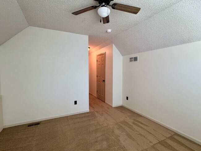 Building Photo - {12009} Available Immediately + Finished Lower Level + Olathe Schools