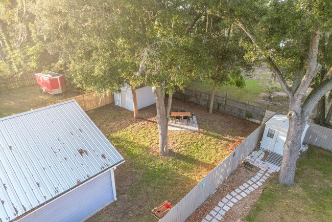 Building Photo - 550 Lena St