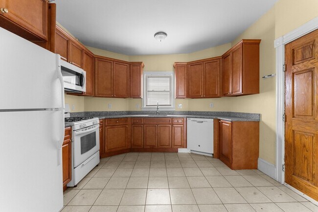 Building Photo - 571 Washington St