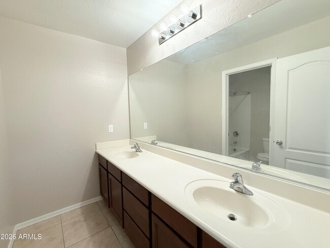 Building Photo - 5085 S 243rd Dr