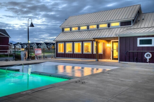 Building Photo - Spacious 4 BR Home with POOL and Clubhouse...