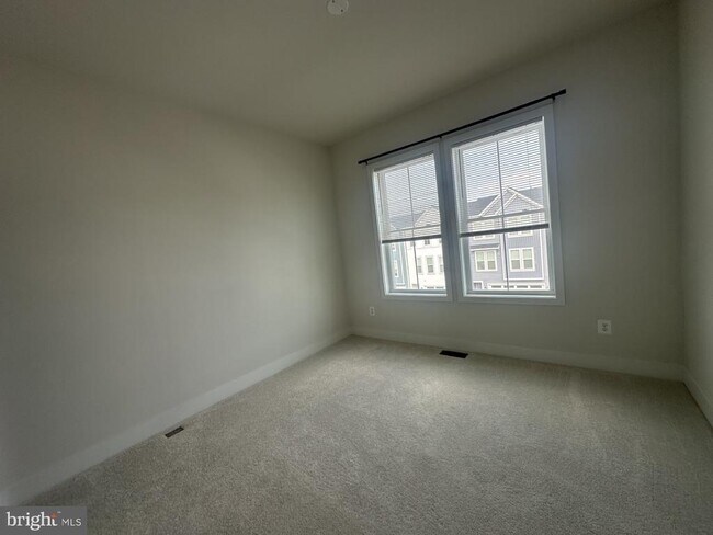Building Photo - 112 Galaxy Pl