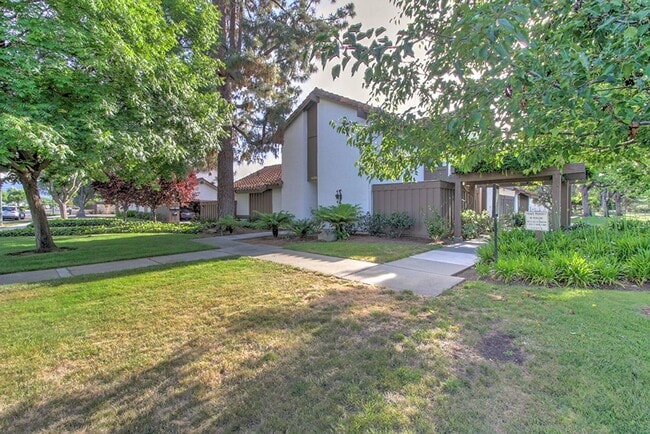 Building Photo - 5909 Manorwood Ct