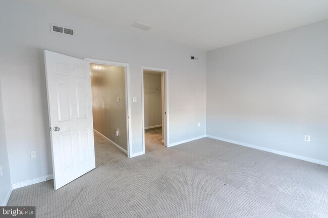 Building Photo - 530 Canton Ct