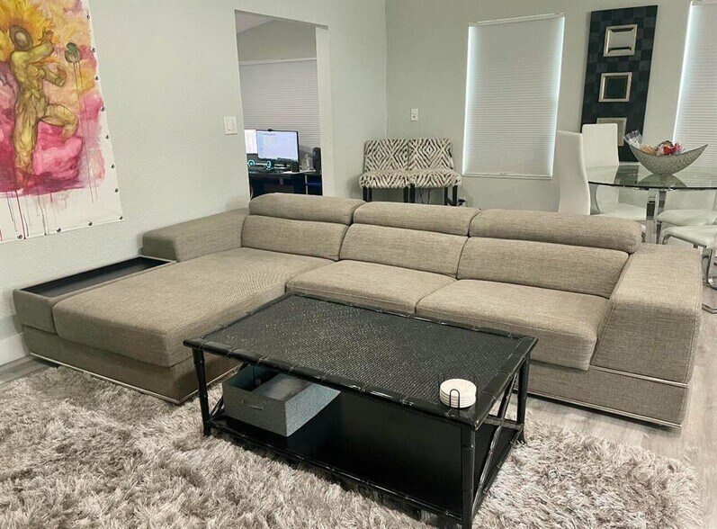 Building Photo - 615 SW 9th St