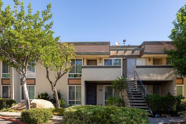 Building Photo - Beautifully Updated 2 Bedroom Condo with Optional Furniture!