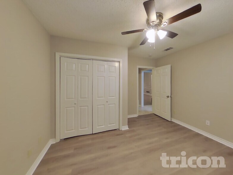 Building Photo - 528 Renee Ln